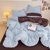 Conjunto de Roupa de Cama de Algodão Lavado com Listras e Xadrez Estilo Ins para Dormitório Estudantil Conjunto de Três Peças, Conjunto de Quatro Peças Bicolor Liso, Sem Estampa de Verão