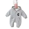 Macacão de bebê, coleção primavera e outono, roupas infantis, moletom com capuz para bebês meninos, estiloso e moderno, com letra C e zíper