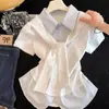 Camisa a Rayas con Cuello Falso de Dos Piezas para Mujer, Nuevo Estilo de Verano, Diseño Coreano con Cintura Fruncida y Hombros Estructurados