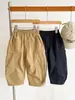 Vale do Vento 2026 Outono Novo Estilo Coreano Meninos Bonitos Calça Plissada Cimitarra Bonita Versátil Roupa de Trabalho Infantil Calça Comprida