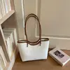 Bolso tote nuevo estilo coreano con estampado de leopardo para principios de otoño de 2026, bolso de hombro de gran capacidad para el trabajo y los desplazamientos, bolso de mano simple y único