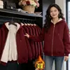 Atuendo de Año Nuevo: Sudadera con capucha de color vino tinto, corte holgado, con cremallera para mujer, otoño/invierno 2026, forrada de forro polar y engrosada