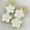 Botão de metal de alta qualidade botão em forma de flor de resina fivela decorativa acrílico de brilho fino flor acrílica fundo dourado fivela de menina fofa