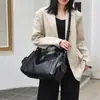 Bolso Retro Transfronterizo para Mujer Nuevo Versátil Bolso de Mano de Moda Remache Gran Capacidad Color Sólido Portátil Bolso Cruzado para Hombro