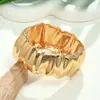 Pulseras Europeas y Americanas Transfronterizas, Lujo Ligero y Gama Alta para Mujer, Diseño de Aleación Brillante Electroplateada, Manos Onduladas Geométricas Plegadas