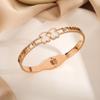 Pulsera de titanio de acero de oro rosa de 18k de venta caliente en línea, pulsera de moda para pareja hueca con incrustaciones de diamantes de oso para mujer, joyería al por mayor