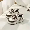Zapatillas de cuero para niños y niñas, tallas 32-37, nuevas zapatillas planas versátiles para primavera-verano para estudiantes, uso deportivo y casual