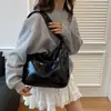 2025 Nuevo Bolso de Mano Retro de Gran Capacidad de Moda Bolso de Hombro Versátil Casual Bolso Tote Tipo Cubo para Viaje