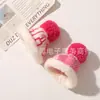 Bolinha de Pelo Fria e Quente Chapéu Pequeno de Tricô com Letra Acessórios Prontos Acessórios para Bonecas DIY Acessórios Venda por Atacado