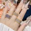 Anillo Brati elegante con encaje medieval italiano y camelia cepillada, ligero y lujoso con imitación de zafiro.