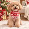Bandanas navideñas para mascotas, hechas a medida con estampados de lunares verdes, directamente desde la fábrica de origen. Podemos producir muestras basadas en sus diseños y ofrecer servicios de producción a granel.