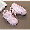Zapatillas Deportivas de Tabla para Niños 2026 Otoño/Invierno Nueva Moda Niños Medianos y Grandes Suela Suave Versátiles Cómodas para Uso en Exteriores Duraderas Zapatos Casuales