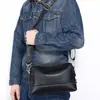Nova bolsa tiracolo masculina de couro genuíno, bolsa de ombro casual e versátil, design vertical, couro bovino de flor integral, pequena mochila, bolsa para celular feminina, moderna