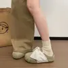 Tamancos de Bico Redondo com Solado Grosso, Sandálias Femininas Brancas Estilo Birkenstock para Uso Externo, Meio-Chinelos com Laço, Sapatos Florais Femininos Estilo Floresta