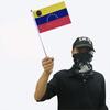 Suministro transfronterizo fabricantes mayoreo poliéster serigrafía 14 * 21CM asta de plástico bandera de Venezuela bandera de mano