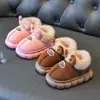 Zapatos de algodón de invierno para niños 2024 nuevos de dibujos animados cálidos y antideslizantes para interiores y exteriores, zapatos de algodón peludos para bebés para niños y niñas