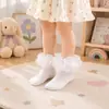Venta Directa de Fábrica Calcetines de Encaje con Pompón para Baile de Niñas Calcetines Cortos Nuevos Cómodos Calcetines Lindos para Bebé Múltiples Colores Disponibles