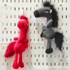 2026 Mascote Cavalo Preto Pelúcia Animal Barraca Display Bolsa Chaveiro Acessórios de Vestuário Atacado Boneca Pequena