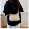 Bolsa de palha trançada feminina para exportação, bolsa de ombro para férias na praia 2026, estilo japonês simples e casual, bolsa de palha versátil para usar sob o braço