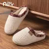 Zapatillas de algodón a cuadros retro Qidan para mujer, zapatillas de algodón cálidas y peludas antideslizantes para el hogar de otoño e invierno para hombre
