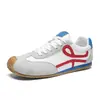 Tênis de Treino Alemão Masculino 2026 Primavera Novo Tênis Respirável de Camurça com Solado Grosso e Cadarços Únicos, Tênis Casuais Estilo Hong Kong para Corrida
