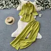 Elegante Conjunto Verde de Duas Peças para Mulheres: Conjunto Casual Elegante para o Verão: Camisa Slim com Amarração na Cintura e Calça Wide Leg Emagrecedora