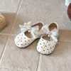 Sapatos de couro infantis, sapatos casuais versáteis estilo coreano, sapatos de couro para meninas, sapatos de princesa, sapatos de primavera e outono para meninas, sapatos de performance com laço e sola macia