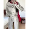 [Hilo de núcleo retorcido] Cárdigan de rayas color-block de alta gama, suéter de punto de manga larga con botones para mujer, prenda exterior versátil