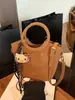 Bolsa de Ombro Transversal Balde Portátil Versão Coreana Nova Leve de Luxo Diagonal Moda Outono 2025 Feminina