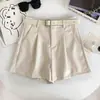 Shorts de couro PU femininos 2026 outono e inverno novo design senso retrô versátil cintura alta modelador peça externa calça de bota com cinto