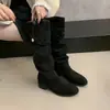 Botas Finas de Camurça Cáqui Botas de Cavaleiro com Salto Bloco Femininas 2025 Novas Outono/Inverno Emagrecedoras Salto Alto Salto Grosso Botas Longas