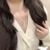 Colar Duplo Cruz Doce e Cool Ins para Mulheres, Corrente de Clavícula de Diamante Estilo Americano Retrô, Exquisito e Versátil