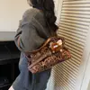 Bolsa Tote com Fivela de Cinto Retro de Nicho para Mulheres Nova Moda Outono e Inverno 2025 Bolsa de Ombro Versátil para Trabalho e Dia a Dia