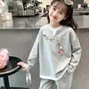 Blusa feminina estilo coreano com trama waffle, falsa peça dupla, manga longa, nova para primavera/outono, versátil e estilosa, de caimento solto, para crianças mais velhas