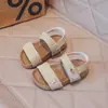 Sandalias para Niños Primavera y Verano Nuevo Estilo Coreano para Niñas Color Dopamina Zapatos de Playa para Niños Suela Suave Punta Abierta Zapatos para Bebé