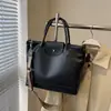 Bolsa de Mão Retrô para o Trabalho Feminina 2026 Novo Estilo Preguiçoso Bolsa Tote Textura de Couro Macio Grande Capacidade Bolsa Transversal de Ombro