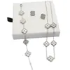 Pendientes de Acero Inoxidable de Trébol de Cuatro Hojas, Modernos, Sencillos, Versátiles, Compactos, de Nicho, Joyería de Alta Gama, Nuevo Estilo que No se Desvanece