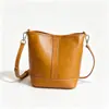 Bolsa feminina de couro genuíno 2026 nova bolsa de balde, bolsa de ombro, axila e transversal versátil de alta qualidade para mulheres