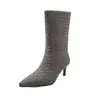 Botas Elegantes Simples Pretas de 5,5 cm na Panturrilha Nova Coleção Outono e Inverno 2026 Bico Fino Salto Agulha Botas Chelsea Botas da Moda para Mulheres