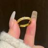 Nuevo anillo de estilo chino distintivo, exquisito, con forma de serpiente y flor, diseño de nicho, sensación de temperamento, retro, de moda, ligero, de lujo, combina con todo.