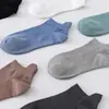 Meias Meias Masculinas Invisíveis Algodão Verão Finas Meias Cano Baixo Desodorantes Absorventes de Suor Antiderrapantes Boca Rasa Meias Curtas Masculinas Modernas Atacado