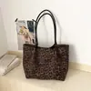 Bolso Casual Retro de un Hombro de Moda Otoño Nuevo Estilo Bolso de Moda 2026 Diseño de Nicho Personalidad Bolso Tote para Mujer