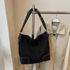 Bolsa de Camurça Grande Capacidade Casual para o Dia a Dia de Mulheres 2025 Nova Versátil Bolsa de Ombro Relaxada Bolsa Tote