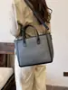 Bolso tote grande de alta gama, nuevo para 2026, transfronterizo para mujer, moderno y versátil, adecuado para ir al trabajo y uso casual, se puede llevar como bolso de hombro o bolso cruzado