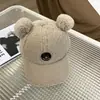Gorra de béisbol cálida y gruesa de peluche de cordero para otoño e invierno, nueva gorra con visera y orejas de bola de pelo japonesa linda y combinable para mujer
