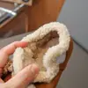 Sandalias Retro Birkenstock para Niñas Estilo Chino Nuevo Otoño/Invierno 2025 Nuevas Versátiles Borla Suela Suave sin Cierre Piel Perezosa Populares Pantuflas de Algodón