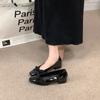 Sapatos de Salto Baixo Quadrados Rasos com Laço de Couro Envernizado Estilo Fada Francesa, Novo Modelo 2026, Estilo Elegante para o Dia a Dia, Scarpins com Patchwork
