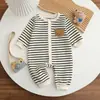 Mameluco Rayado para Bebé 2026 Otoño Ropa Suave de Manga Larga para Bebés y Niños Pequeños Traje de Gateo de Oso de Dibujos Animados Versátil y Elegante