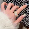 Anillo de Leopardo de Dinero con Incrustaciones de Diamantes de Alta Gama 2024 para Mujer, Lujo Ligero, Nicho, Elegante, Anillo de Dedo de Perla