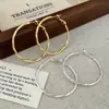 Moda Europea y Americana Simple Lujo Ligero Gama Alta Textura Geométrica Pendientes de Aro Versátiles para el Día a Día Pendientes de Nicho con Temperamento para Mujer
